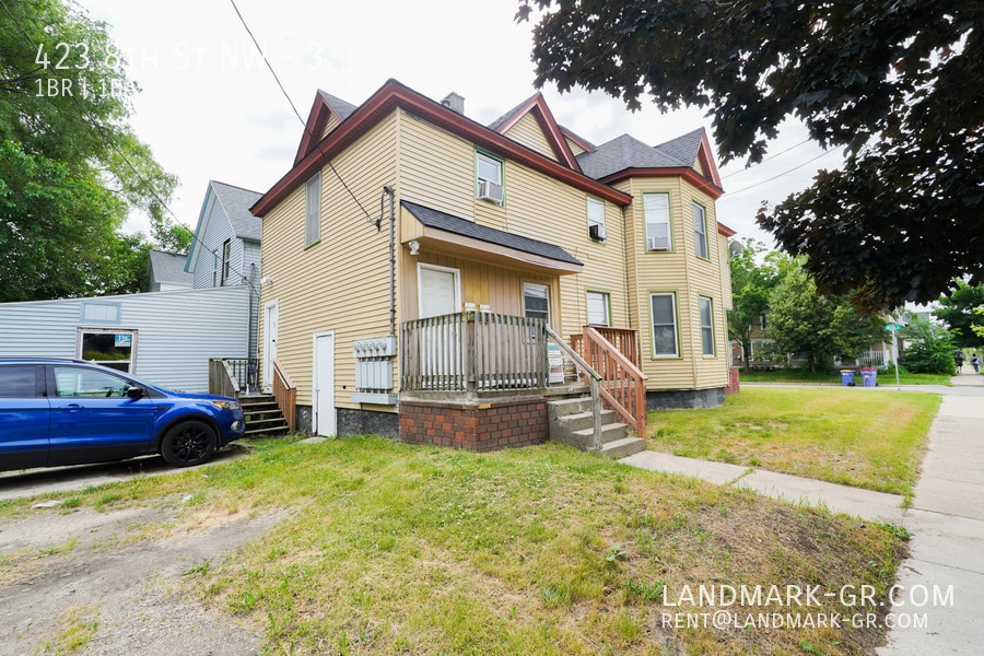 Primary Photo - 423 8th St NW