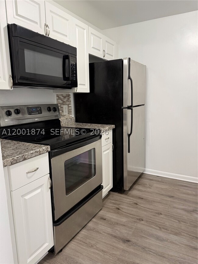 Building Photo - 800 SW 131st Ave