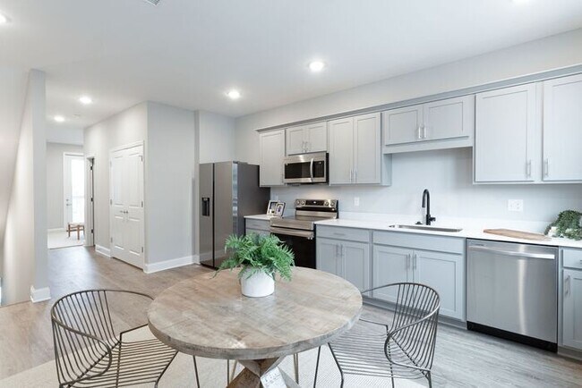 Foto del edificio - 2316 E 18th St Pl