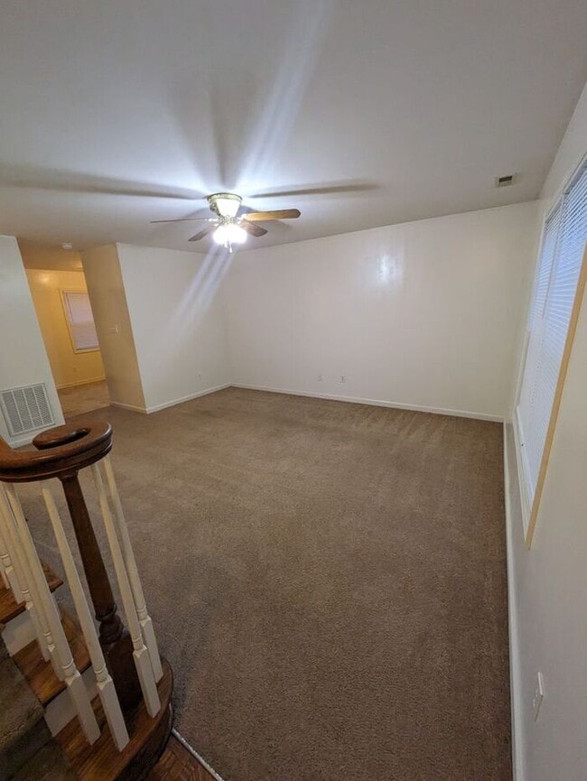 Foto del edificio - 2BD/1.5BA Townhome At Strawberry Patch Com...