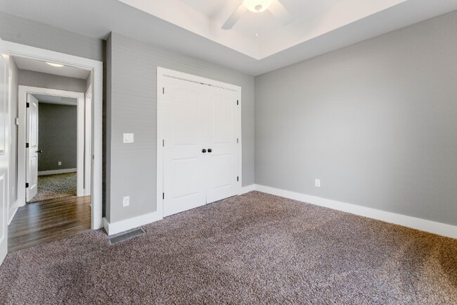 Building Photo - 8013 Shady View Dr
