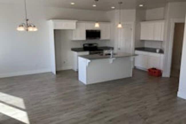 Building Photo - 594 N 260 W