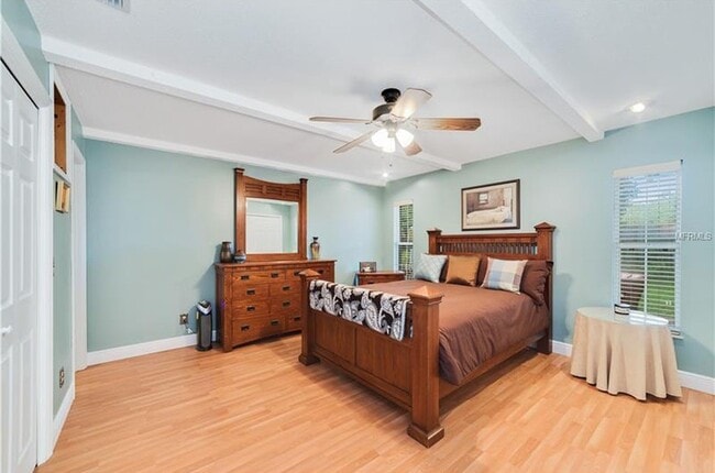 Foto del edificio - 220 Valencia Ct