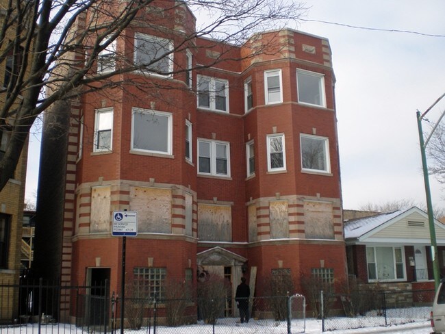 Building Photo - 8014 S Ingleside Ave