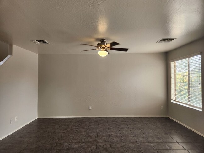 Building Photo - Promotion!  4 Bed 2.5 Bath Home with Split...