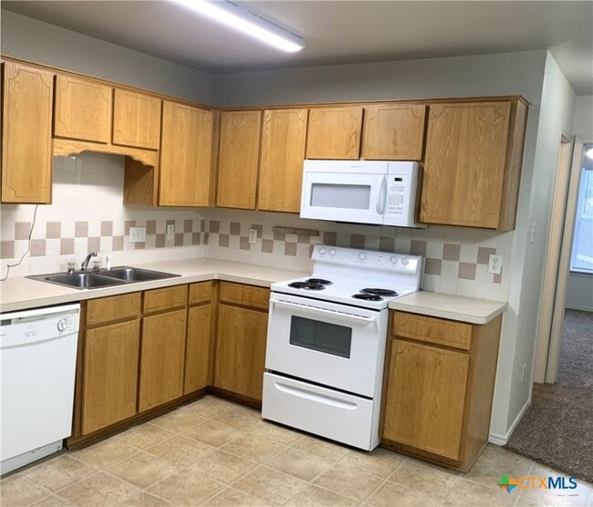 Building Photo - 105 Valley Cir