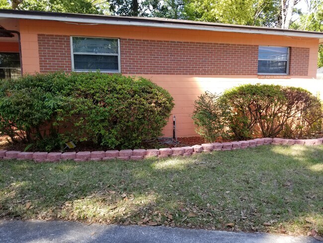 Foto del edificio - 1717 W 43rd St