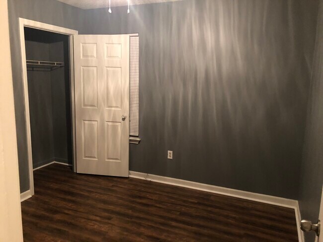 Foto del edificio - 5495 Emerald Hills Dr