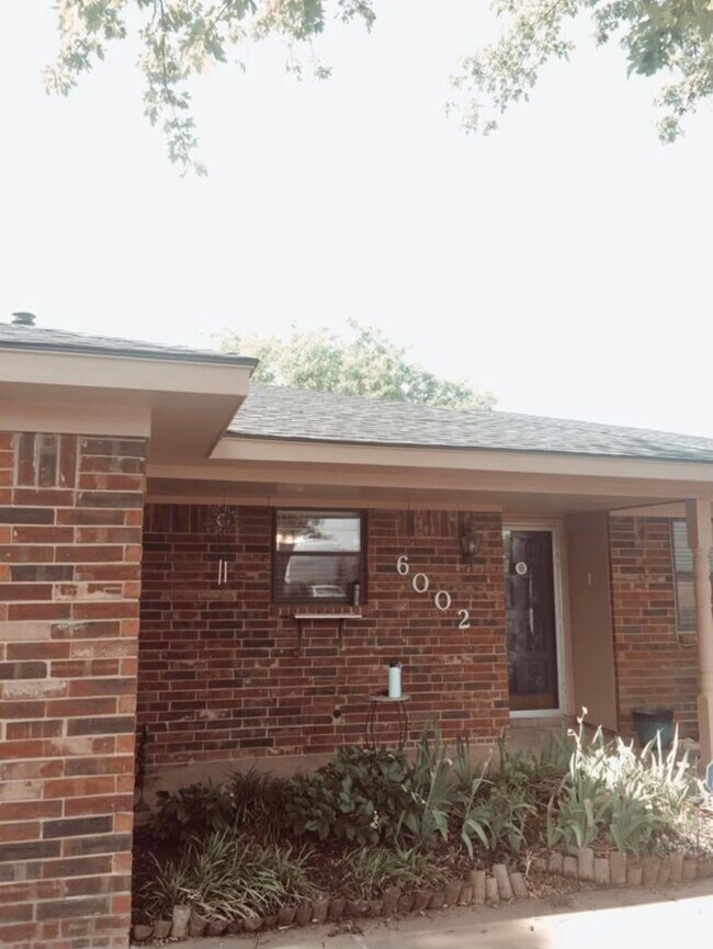 Foto del edificio - 6002 Ethan Ln