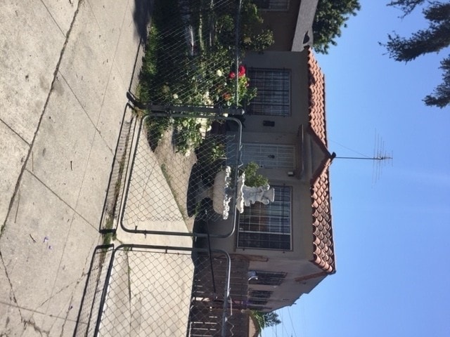 Building Photo - 854 E 105th St