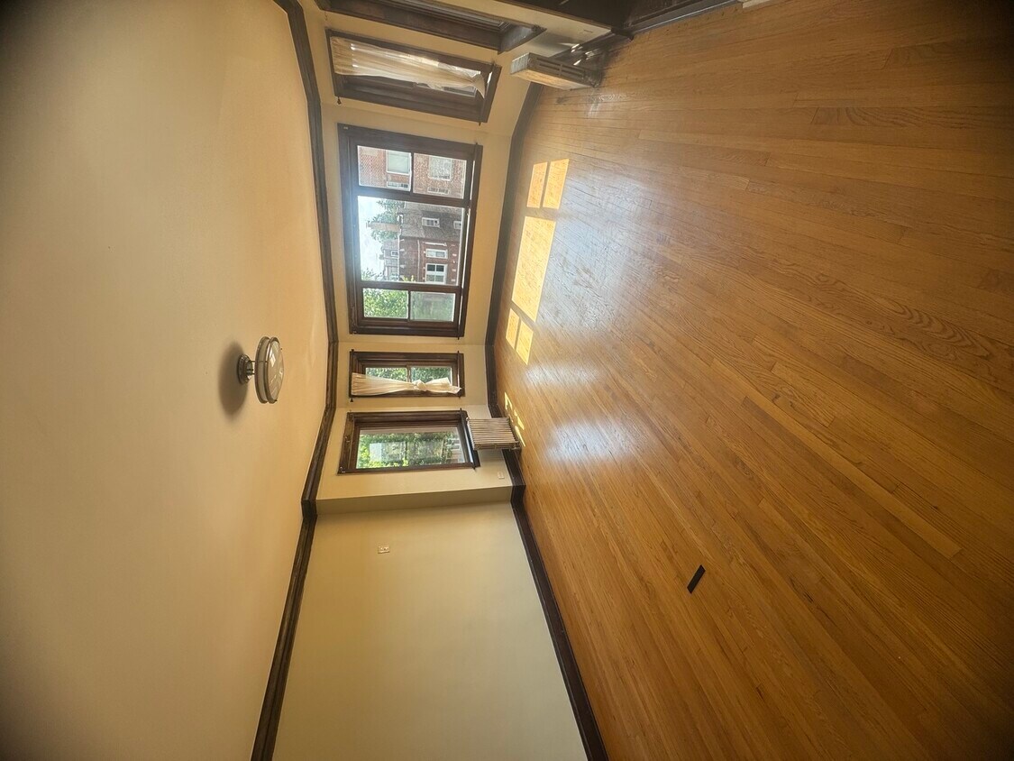 Foto principal - 8141 S Marshfield Ave