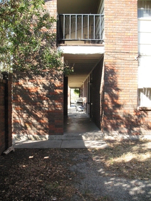 Building Photo - 2222 Lucas St