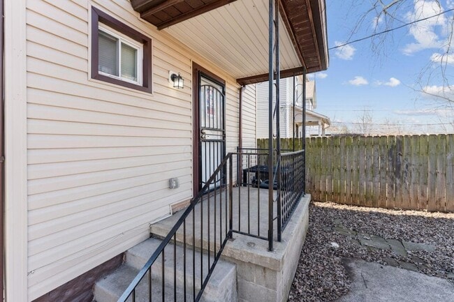 Building Photo - 274 E Barthman Ave