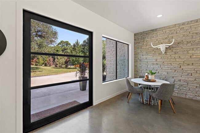 Building Photo - 400 Lago Verde Rd