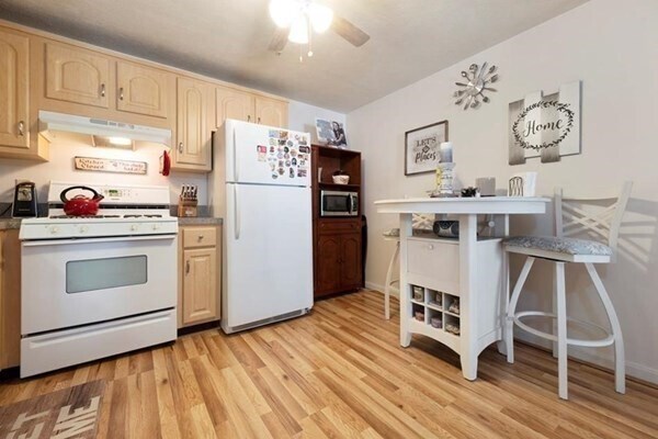 Foto del edificio - 16 Kenmar Dr