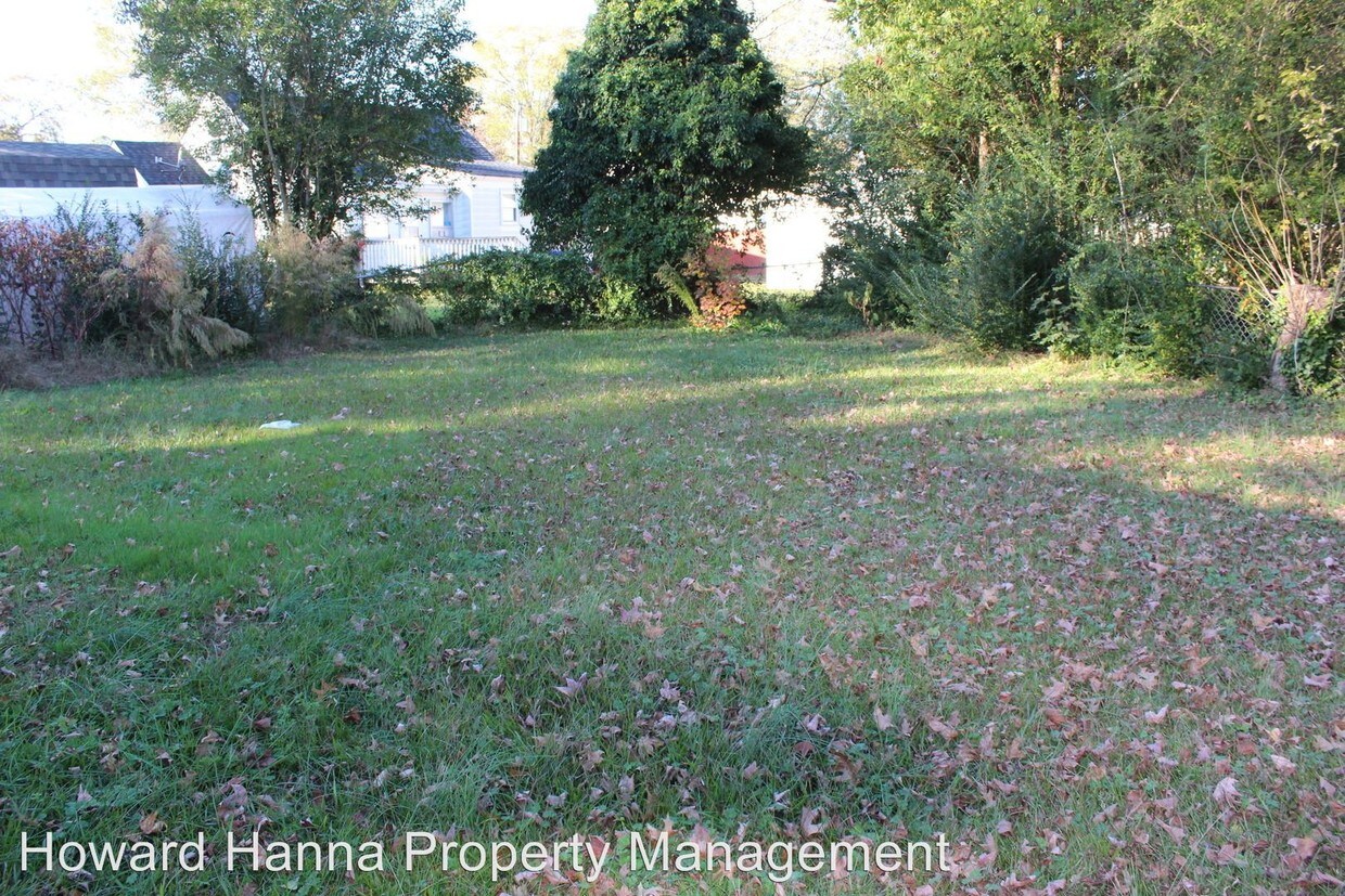 Building Photo - 3 br, 1 bath House - 14 S. Fairview Circle