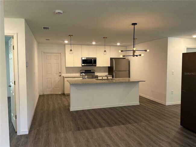 Building Photo - 555 W Horizon Ln
