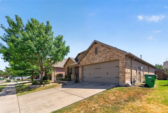 Foto del edificio - 417 Hackberry Dr