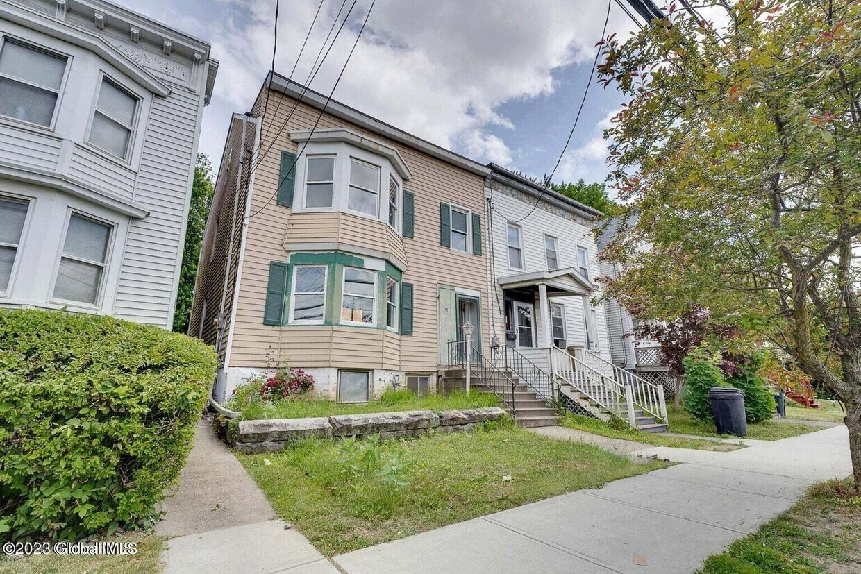 438 East St Unit 1, Rensselaer, NY 12144 Room for Rent in Rensselaer