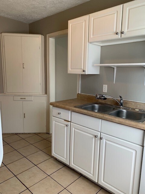 Kitcehn - 619 W 44th St