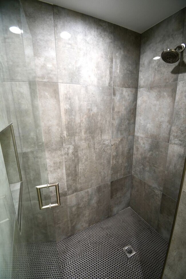 Foto del edificio - Beautifully remodeled 4 bedroom, 3 Bath