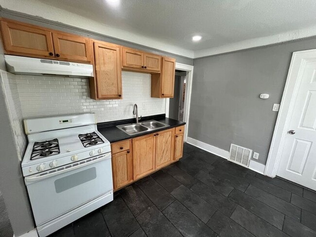 Foto del edificio - 15354 Turner St