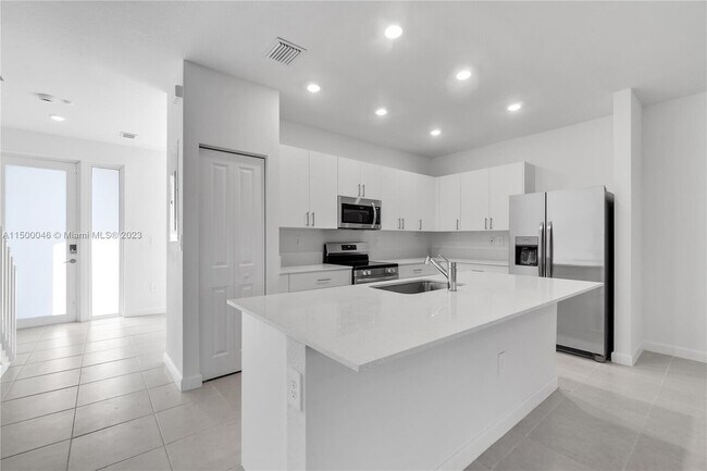Building Photo - 12875 SW 243 Terr