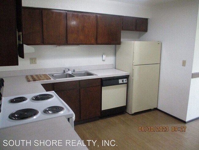 Building Photo - 2 br, 1.5 bath House - 1123 RUBY CT.