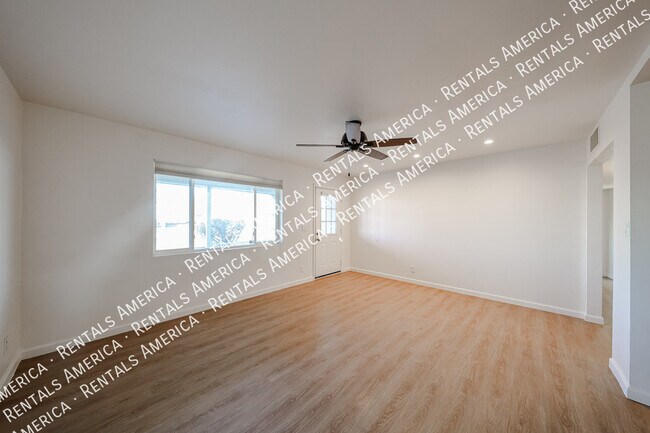 Foto del edificio - 601 N 73rd Pl