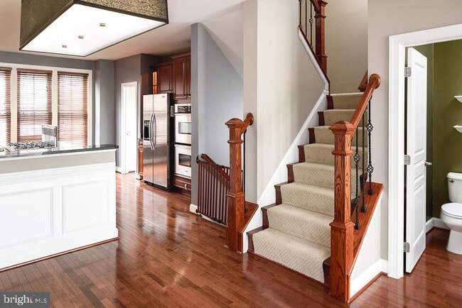 Building Photo - 2638 S Kenmore Ct