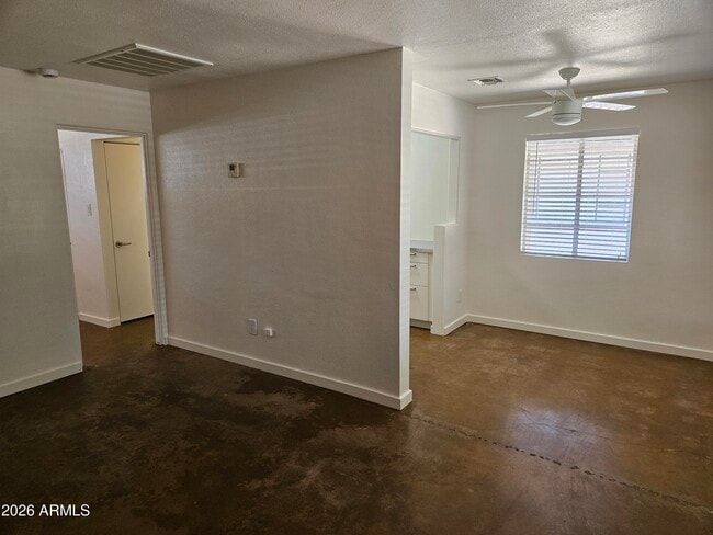 Building Photo - 802 W Turney Ave