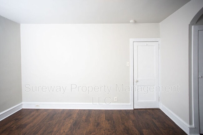 Building Photo - 1034 Collings Ave