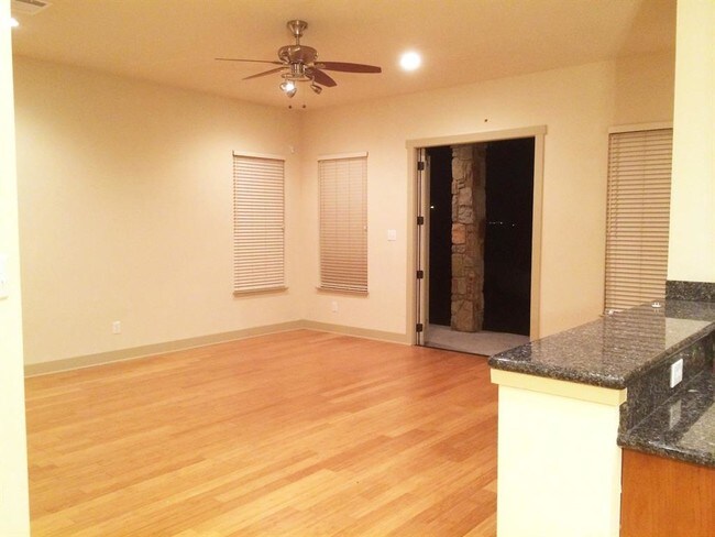 Foto del edificio - 1803 E 18th St