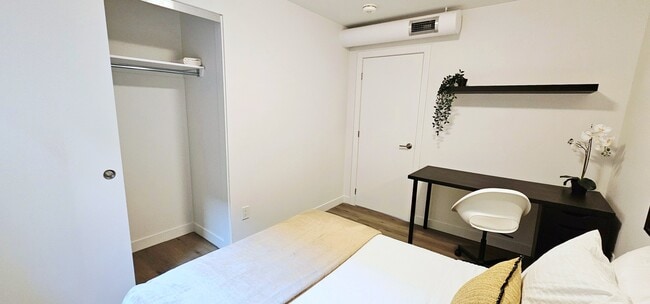 Photo du bâtiment - 216 Mcarthur Av