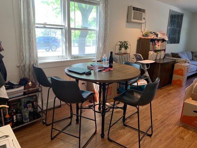 Foto del edificio - 2229 N Oakley Ave