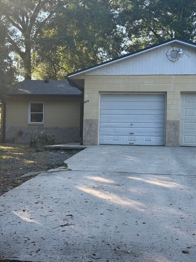 Photo - 810 N Hudson St House