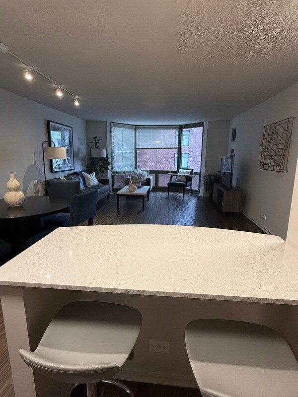 Foto principal - 1128 N Dearborn St