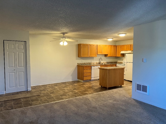 Building Photo - 17260 SW Heritage Ct