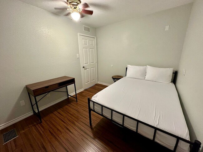 Foto del edificio - 1802 N Prairie Ave