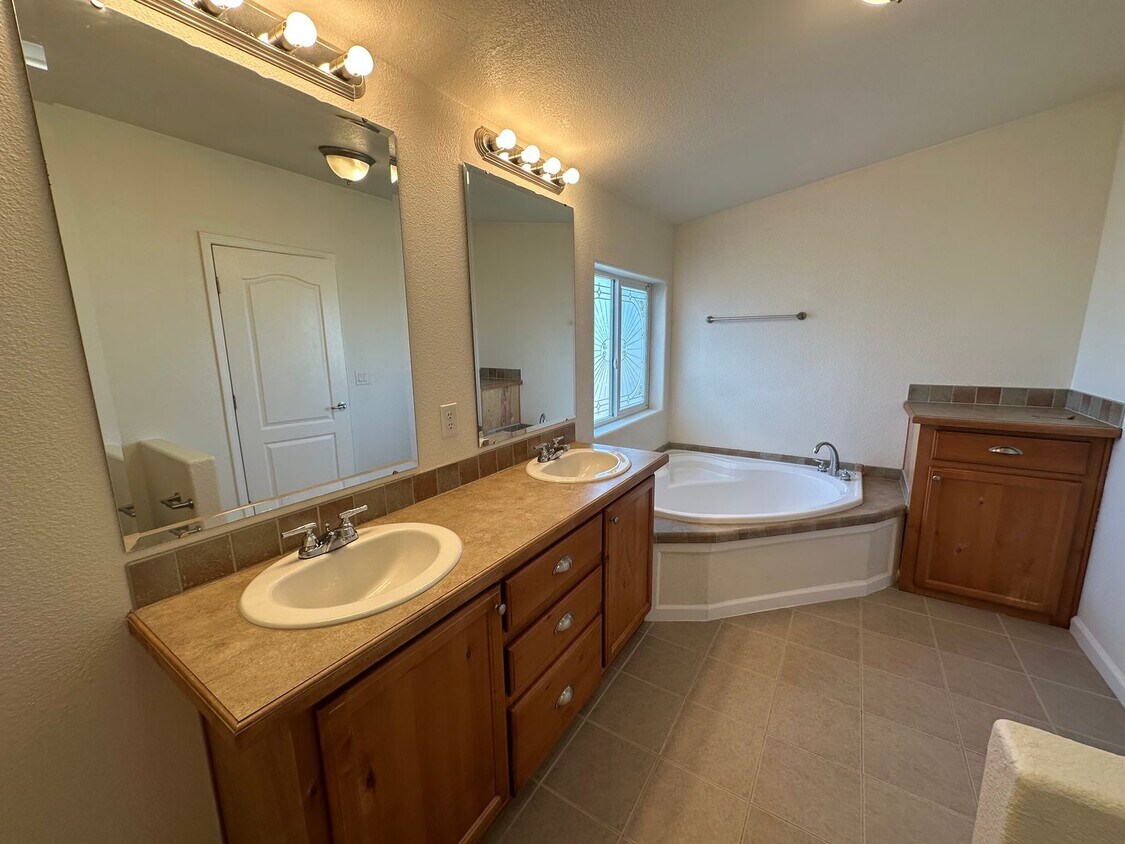 Foto principal - 3 bedrooms, 2 baths, manufactured home on ...