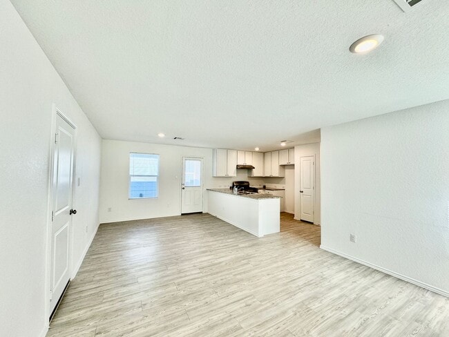 Building Photo - Cute & Cozy Home with Fantastic Neighborho...