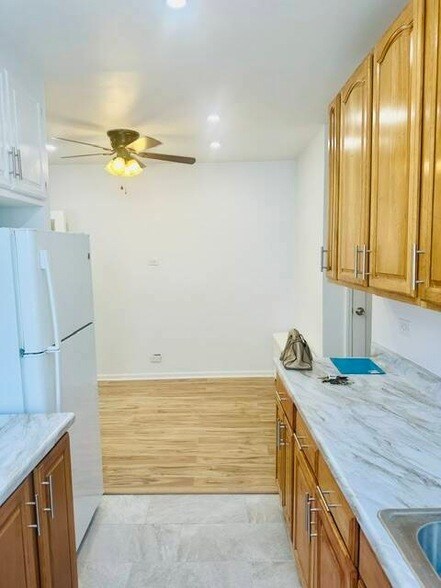 Foto del edificio - 351 E 91st St