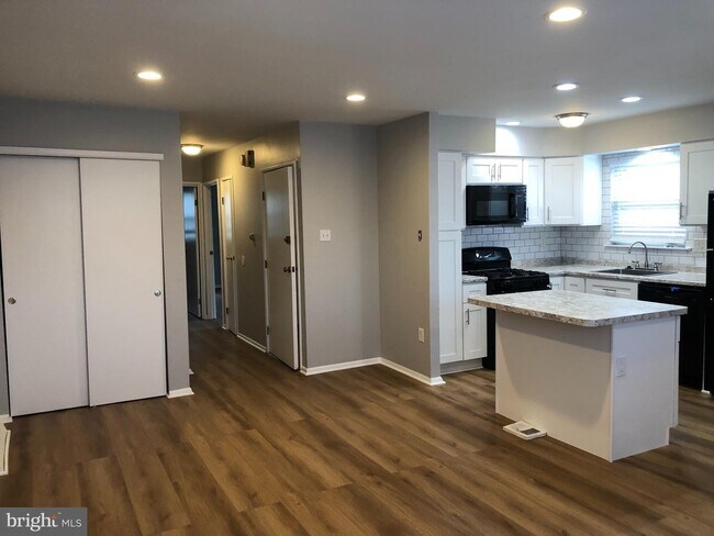 Building Photo - 4718 St Denis Dr