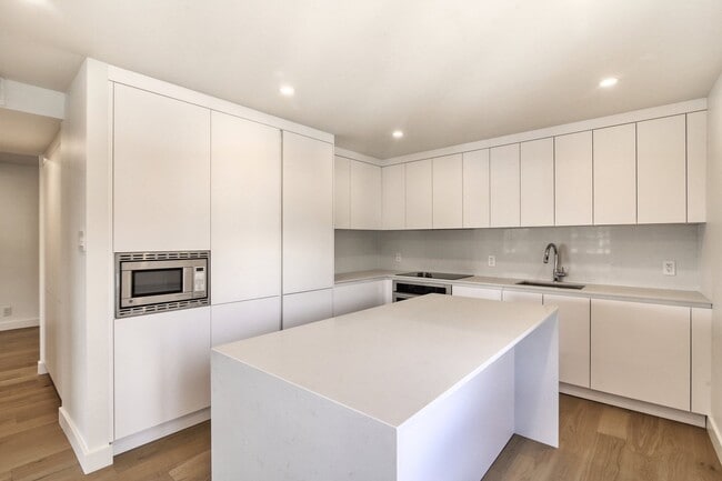 Building Photo - The Regency