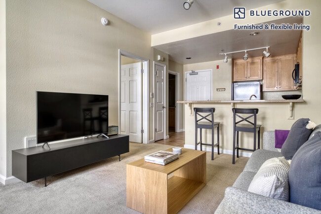 Building Photo - 853 Commodore Dr
