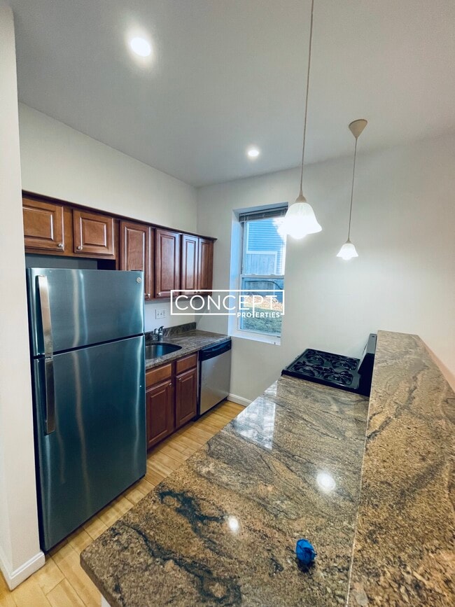 Building Photo - 40 Newton St