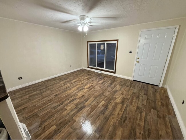 Building Photo - 519 Reels Dr