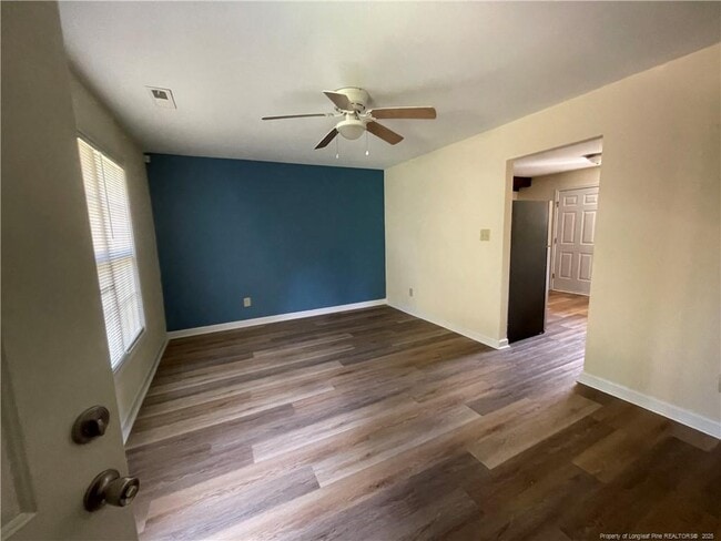 Building Photo - 214 Crabapple Cir