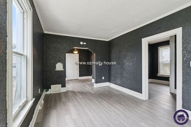 Building Photo - 1310 Almon Ave