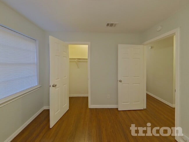 Building Photo - 126 Tharp St